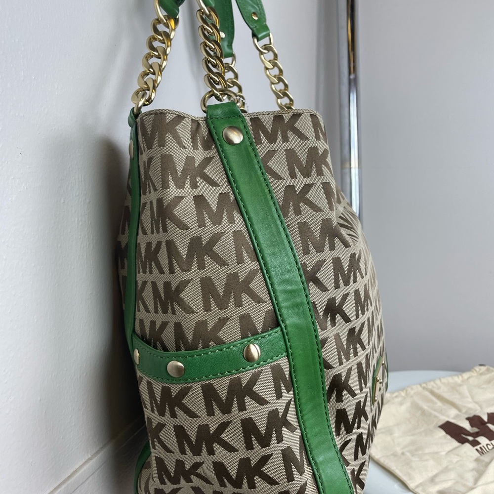 Michael Kors Signature Jet Set Large Green Trim Gold Monogram Tote Bag - Picture 3 of 10